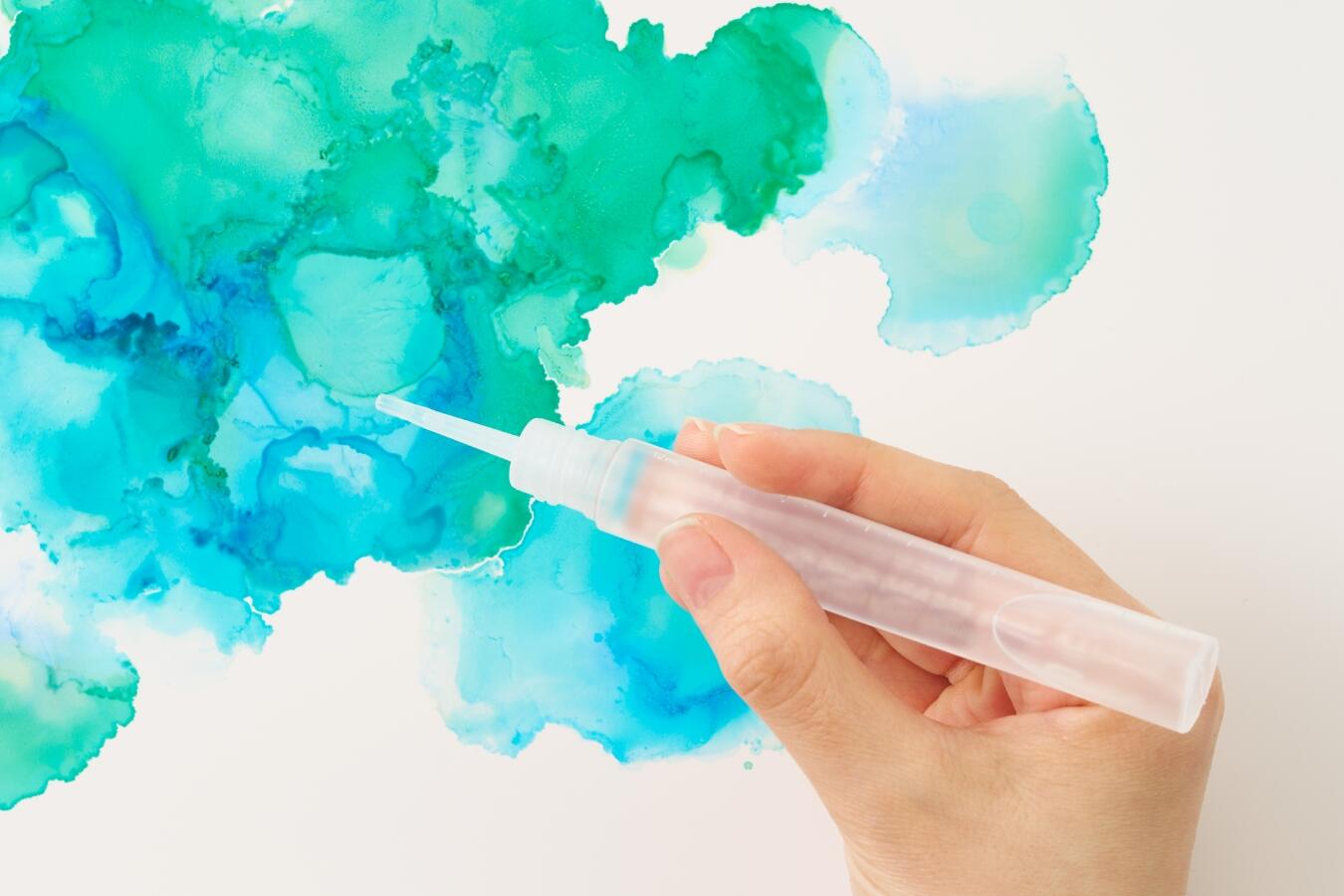 Lighter than canvas, resistant to bleeding, and less prone to warping—an ideal art substrate that allows creators to focus on expression.