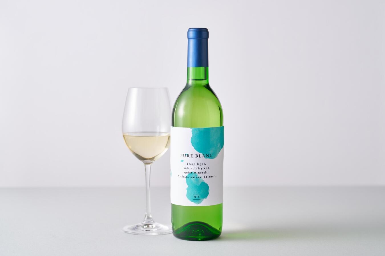 日本酒などの酒瓶に貼るグルーラベルに。剥離紙の削減も可能です。