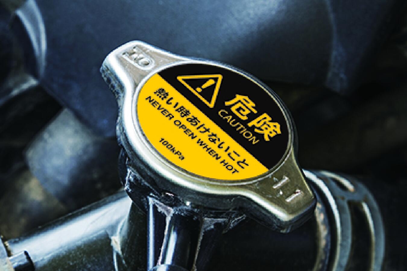 耐油・耐薬品性があり、商品に貼付する管理ラベルに使用されています。